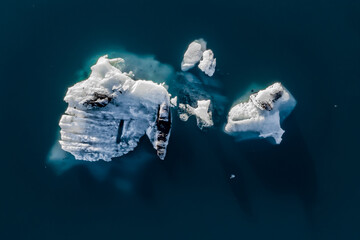 Iceberg in J&ouml;kuls&aacute;rl&oacute;n Glacier Lagoon, Iceland