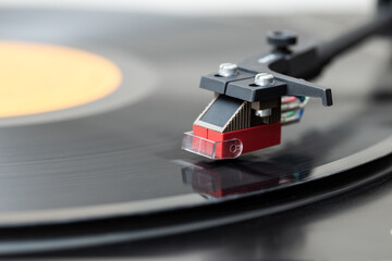 Obraz premium Closeup of vintage record player while playing a vinyl record. Black platter