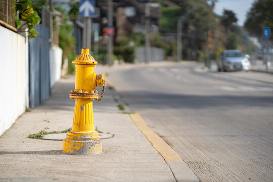 Grifo de incendio de color amarillo, Chile