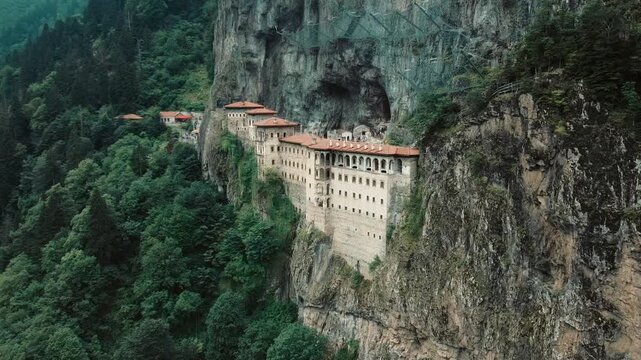 S&uuml;mela Manastırı