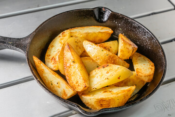 ジャーマンポテト　German fried potatoes outdoors