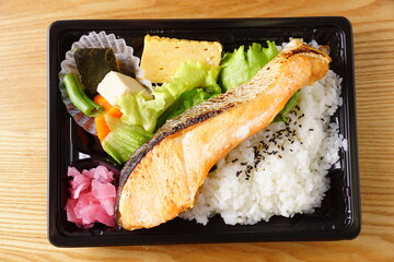 おいしい鮭弁当