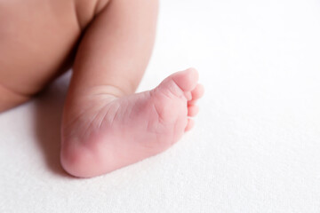 feet of newborn baby