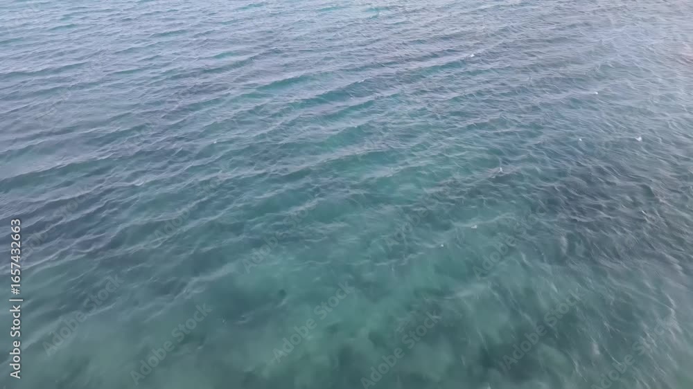 Aufkleber 海洋、海、ドローン、空撮、波、俯瞰、自然、環境、珊瑚礁、南国、トロピカル、バケーション、バカンス、リゾート、エメラルドブルー、美しい、透明感、波紋、波形、沖縄、宮古島、日本、南西諸島、明るい、爽やか、