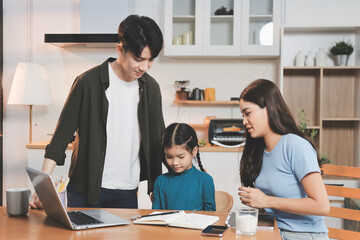 Obraz premium Family spends their free time together