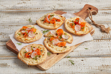Flammkuchen with carrot salmon