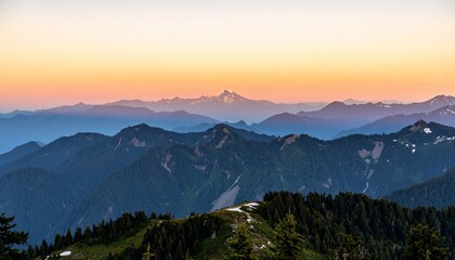 Obraz premium Panoramic view of mountainous terrain under a radiant sunset and atmospheric perspective