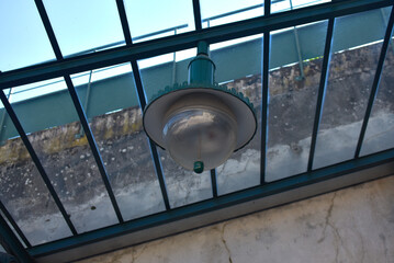 Evian, lac Léman, verrière et lampadaire