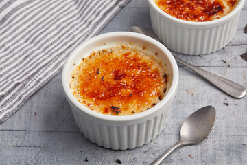 Crème brûlée French style