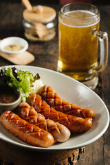 Grilled Sausages with Mashed Potatoes and Beer