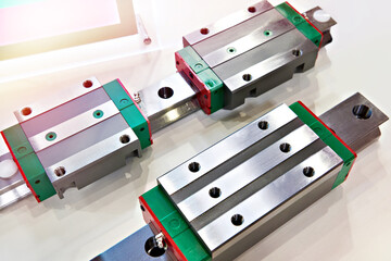 Roller linear guides