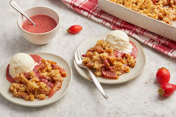 Rhubarb crumble