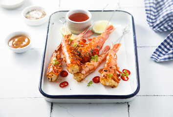 Shrimp skewers with fresh lime	and sauce