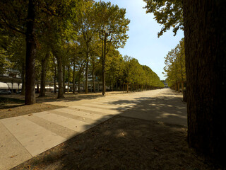 Vichy, thermes, allée principale parc public, canicule