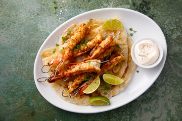 Shrimp skewers with fresh lime