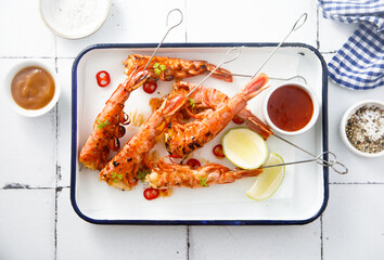 Shrimp skewers with fresh lime and sauce