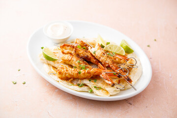 Shrimp skewers with fresh lime