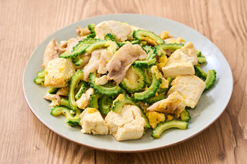 ゴーヤチャンプルー｜豆腐と卵・豚肉の沖縄風炒め