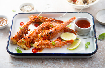Shrimp skewers with fresh lime	and sauce