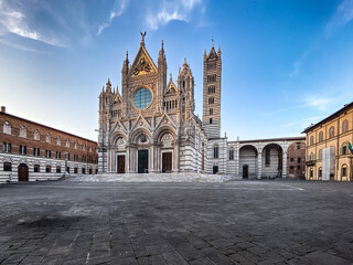 Naklejka premium Siena Cathedral standing majestically in Piazza del Duomo, a captivating scene of Italian architecture and history in Tuscany