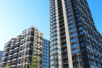Fototapeta premium facade of a new building in the city, modern office building