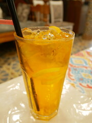 氷の入ったレモネード