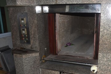 door for push wooden coffin to burning in cremation furmance