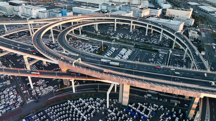 高速道路ジャンクションのドローン空撮