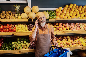 Salesman engages customers while showcasing organic produce in modern grocery store