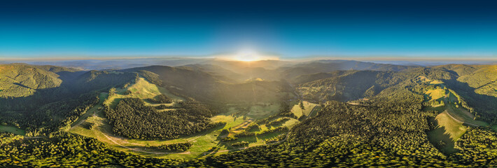 Lot na pograniczu Szczawnika i Wierchomli w Paśmie Jaworzyny Krynickiej jesienią. © rogozinski