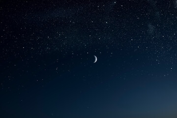 Milchstrasse am Nachthimmel mit Mond