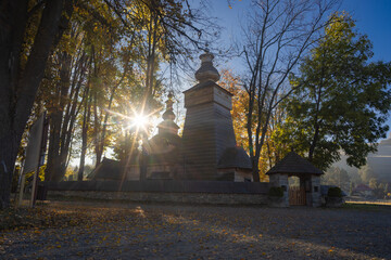 Cerkiew Świętego Jakuba w Powroźniku jesienią. © rogozinski