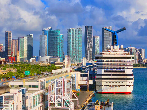 Carnival conquest Cruise Ship isdocked At the port of Miami in the United States. 06.25.25