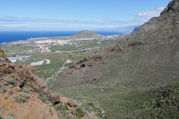 Blick vom Camino del Risco zur Küste und nach Buenavista del Norte im Tenogebirge auf Teneriffa
