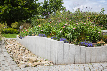 Modern Garden Design and Landscaping:Raised bed fenced by concrete blocks in different heights...