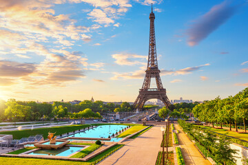 Fototapeta premium Paris landmark Eiffel Tower, view from Trocadero fountain, sunset light