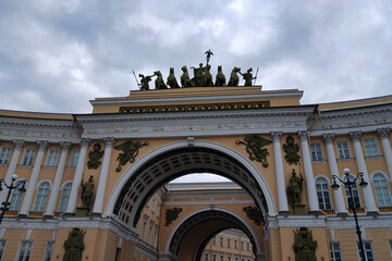 Naklejka premium General Staff Building Triumphal Arch with Chariot Quadriga, Palace Square, Saint Petersburg