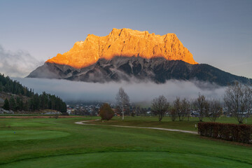 Zugspitze im letzten Abendlicht