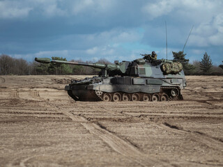 Fototapeta premium PzH 2000NL self-propelled howitzer with crew members on sandy training ground