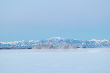 Fototapeta premium 気嵐と日高山脈