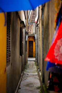 Fototapeta narrow street in the old town in the city of Hội An, Vietnam