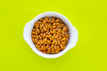 Baked beans in tomato sauce