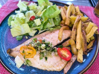 Grilled sole dish with vegetables and fried potatoes
