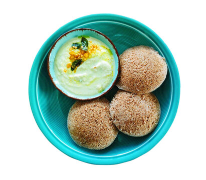 raagi idly with coconut chutney 