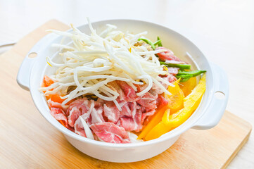 野菜たっぷり具だくさんの鍋　