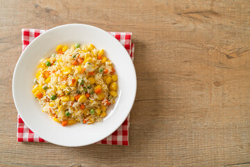 fried rice with mixed vegetable (carrot, green bean peas, corn) and egg