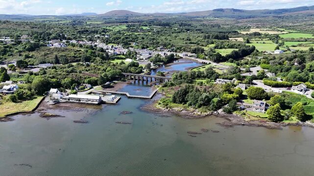 petit port de Unionhall dans le sud de l'Irlande
