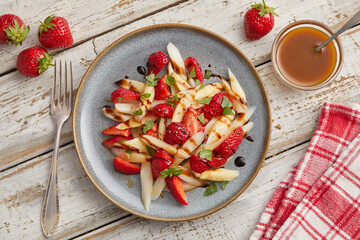Asparagus salad with strawberries
