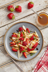 Asparagus salad with strawberries