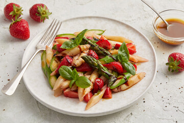 Asparagus salad with strawberries